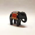 Éléphant noir décoré d'inspiration indienne, pièce unique numérotée par P. Mignon