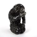 Figure en porcelaine émaillée de chimpanzé par Locré, 13 cm de hauteur