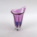 Vase en cristal rose signé Val Saint Lambert, 22 cm de hauteur