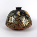 Vase signé A. Chanteau, décor hortensias, HB Quimper, 23 cm de hauteur