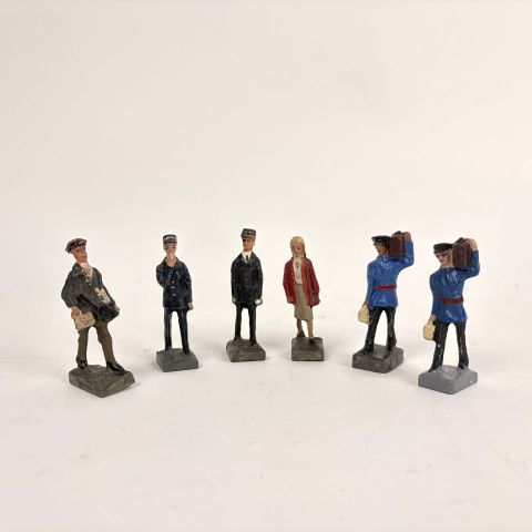 Lot de six figurines peintes des chemins de fer en bon état