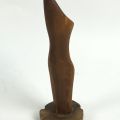 Sculpture en bois d'olivier par Jean Goor, signée, 24 cm de haut