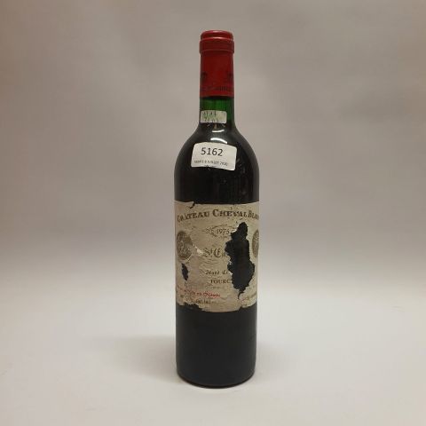 Bouteille Château Cheval Blanc 1975, 1er Grand Cru Classé, étiquette déchirée