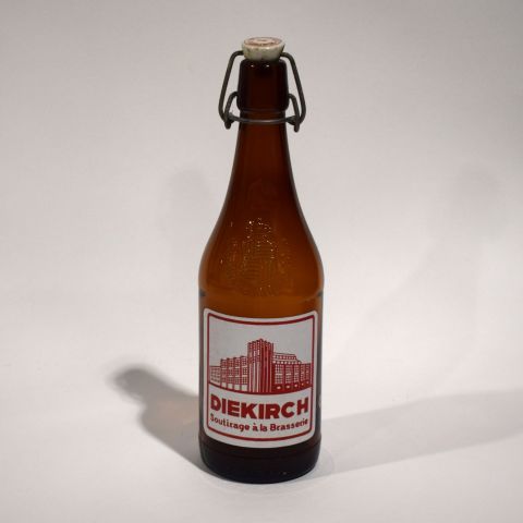 Bouteille de bière Diekirch Soutirage à la Brasserie, 60 cl, gravure "Fournisseur de la Cour"