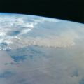 Außergewöhnliche Orbitalansicht der Erdkugel vom Space Shuttle Endeavour aus