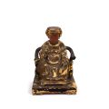 Statuette en bois de dignitaire assis sur trône, Dynastie Qing