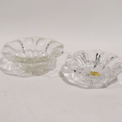 Meeting of 2 crystal ashtrays
