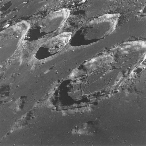 NASA Mission APOLLO 8. Impressionnante perspective oblique de la surface lunaire