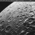 Superbe vue de la face cachée de la Lune par la sonde spatiale Lunar Orbiter V