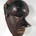 Masque guerrier Salampasu d'Afrique centrale (RDC) en patine noire