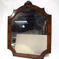 MIROIR en placage d'acajou à décor de coquille. Style XIXe siècle