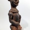 Statuette Bamiléké du Cameroun : élégante pièce, hauteur 47,5 cm