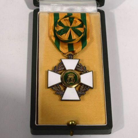 Médaille Officier Ordre Couronne de chêne Luxembourg, boîte, bel état de conservation