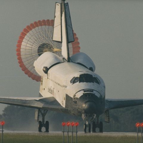 Atterrissage spectaculaire de la navette Columbia à Cap Canaveral, circa 1995