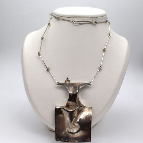 Collier "Barbarella" de Björn Weckström : sculpture architecturale en argent