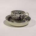 Tasse et sous-tasse en faïence fine BOCH Septfontaines : décor "aux chinois", ca 1835-1845
