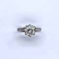 Bague solitaire en platine avec diamant de 2.30ct et pavage