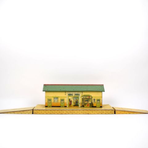 Gare en tôle "Bookstall" Hornby Trains, 18 x 82 cm, bon état