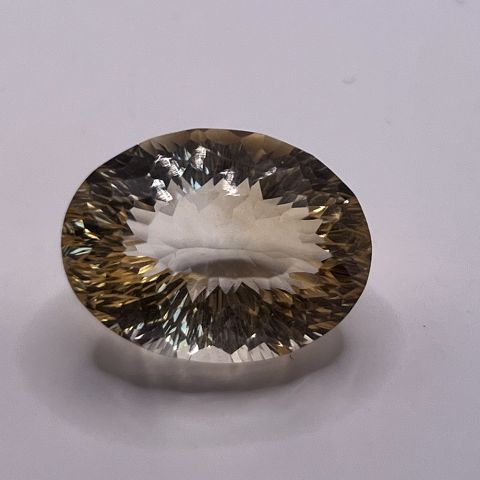 Quartz naturel CITRINE jaune de Madagascar, ovale facettée de 26.69 ct, certificat AIG