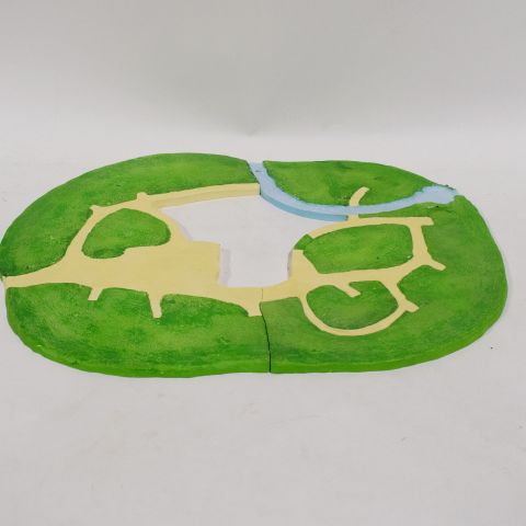 (ASTÉRIX) Ensemble de 2 grandes plaques en résine signées GOSCINNY & UDERZO, 2004, pour décor d'un sol gaulois, 43 x 59 cm assemblées