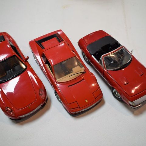 Ensemble de 3 voitures réduites en métal 1/18 FERRARI
