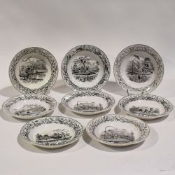 Lot de 8 assiettes creuses en faïence BOCH Septfontaines avec décor floral et de jeux d'enfants, ca 1835-1838