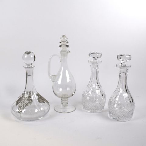 Quatre carafes à vin aux formes et styles variés pour sublimer vos tables