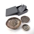 Trois coupelles en argent ciselé Gianmaria Buccellati, signées, avec coffret