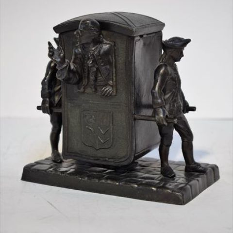 Curieux pot à tabac en bronze