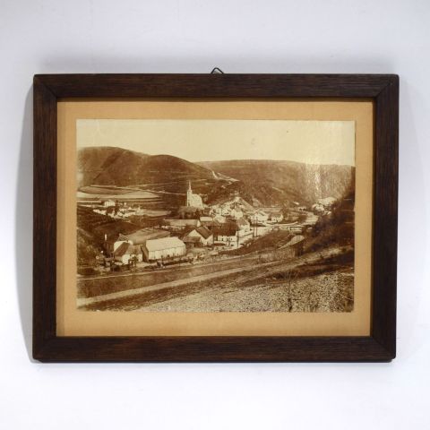 "Paysage pittoresque : Photographie du village de Kautenbach vers 1910"