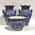 Ensemble de porcelaines à décor floral : cache-pot, paire de vases