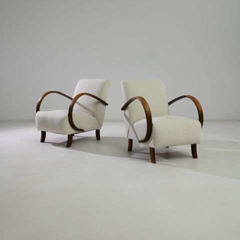 Paire de fauteuils en bois courbé, vers 1950, garniture blanche restaurée