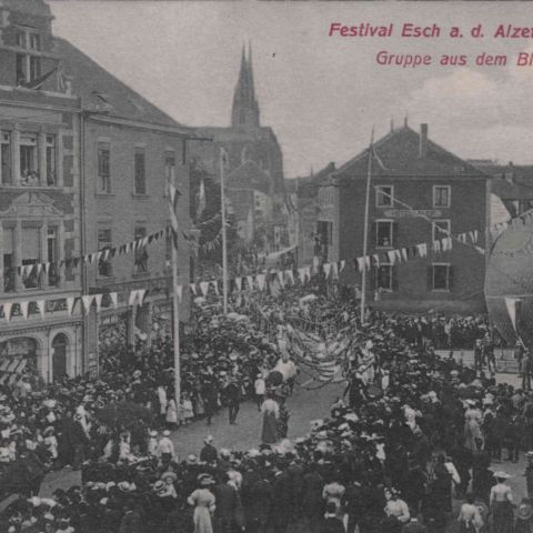 Festival d'Esch : Gruppe aus dem Blumencorso avec balon captif (ca 1910)
